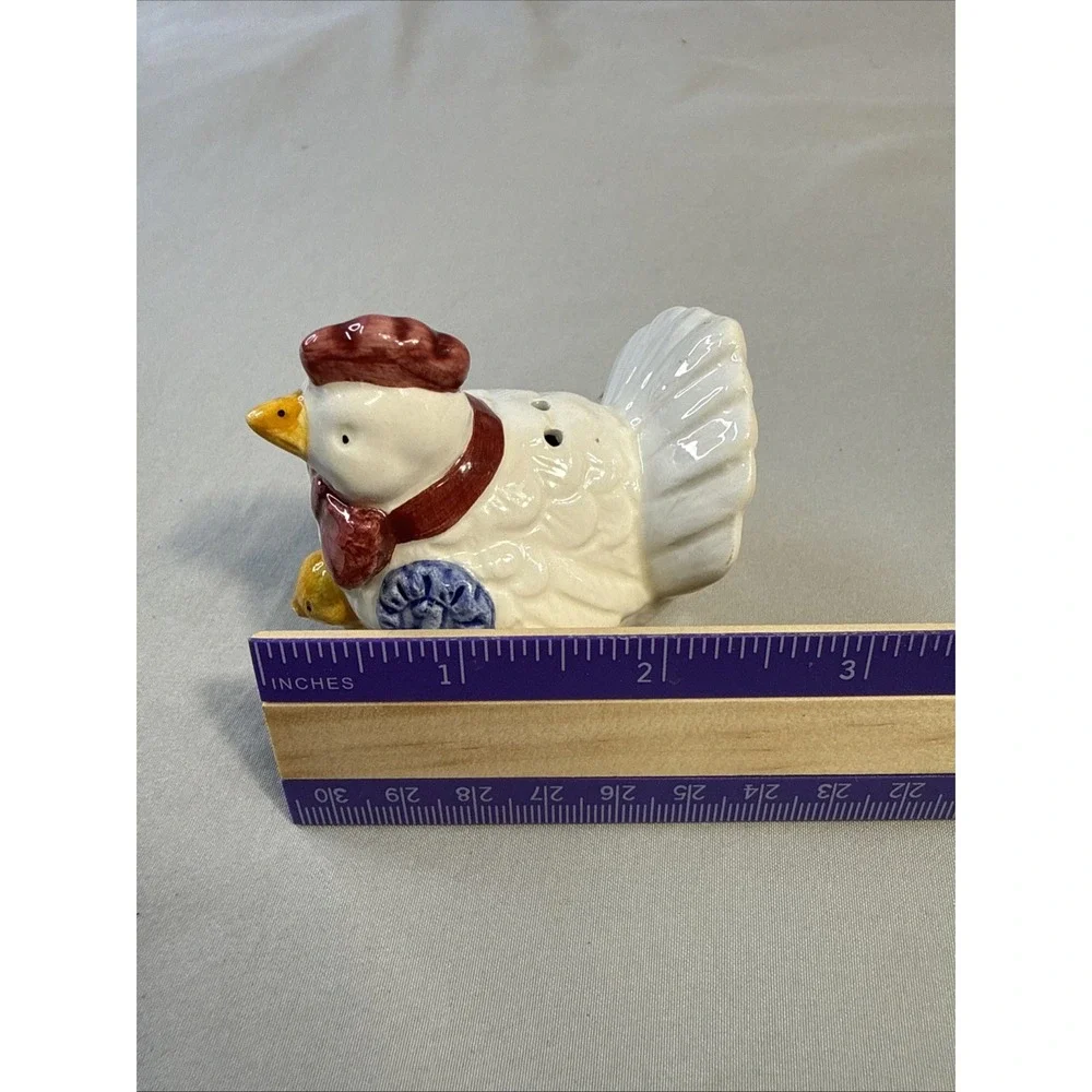 Vintage Giftcraft Ceramic Hen with Chicks & #1 Blue Prize Ribbon Shaker